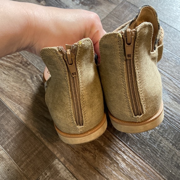 Very G Leopard Sparta Sandals- Worn 1 time - Picture 3 of 6